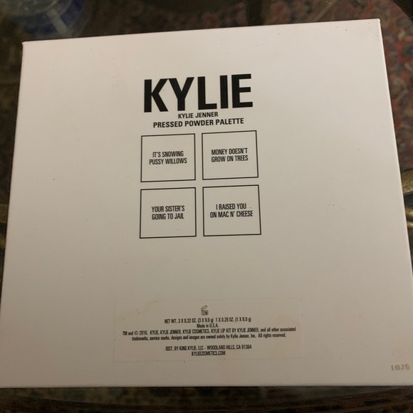 🎊🎉Host Pick🎉🎉Kylie’s - Kris / Face Pallette - Picture 6 of 8